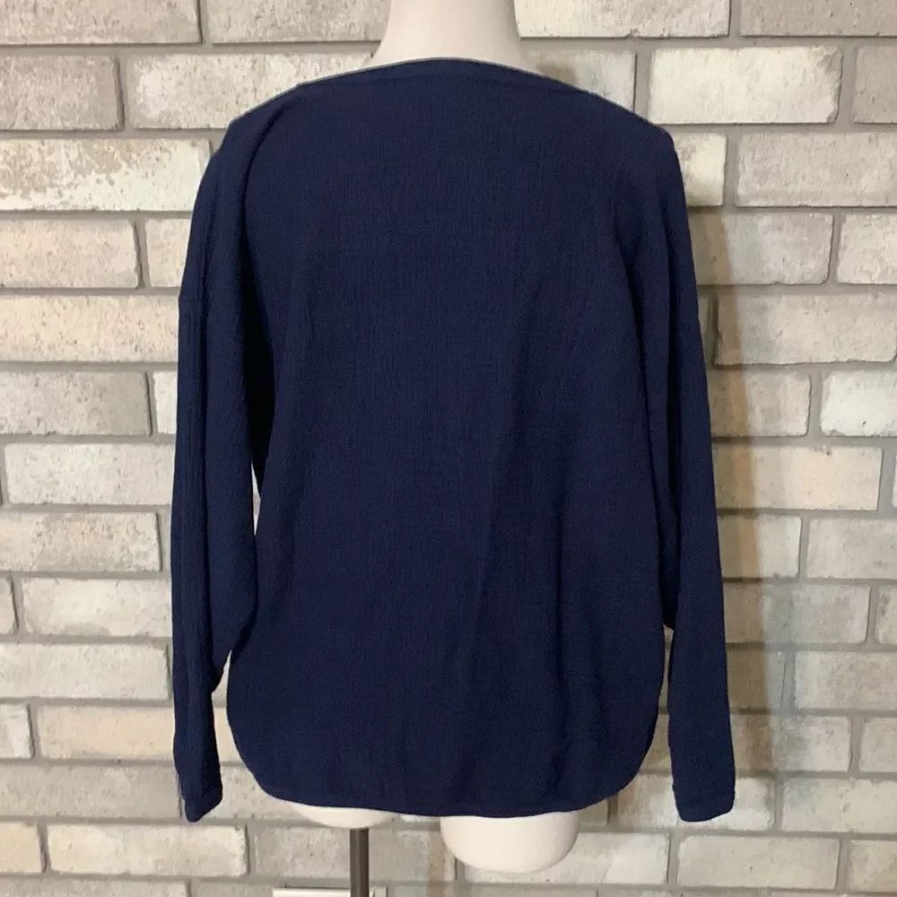 3for$20 sweater m/L - Picture 2 of 3